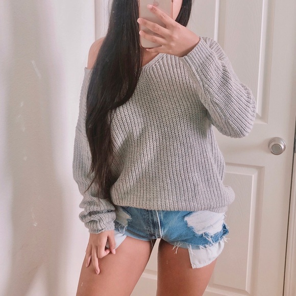 Super cute gray lace up back knit sweater - Picture 2 of 6